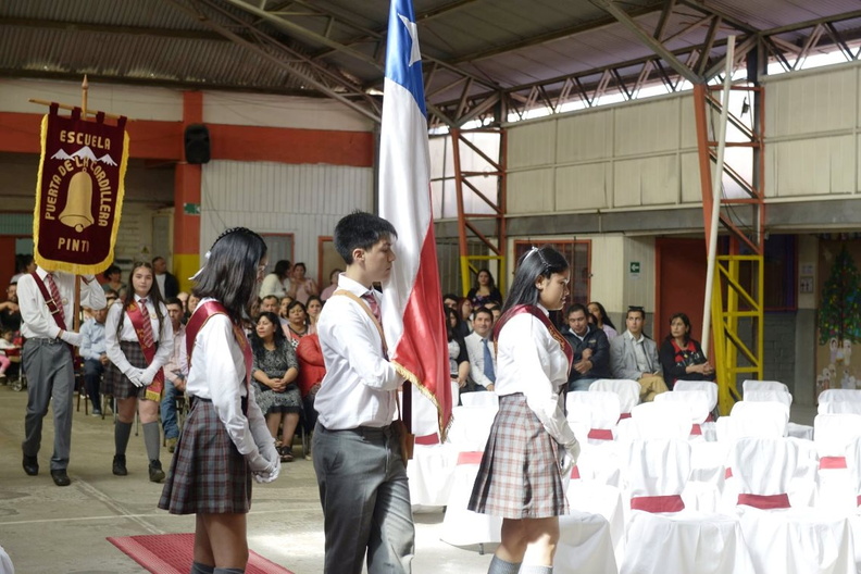Licenciatura de 8° Básico de la Escuela Puerta de la Cordillera 18-12-2019 (16).jpg