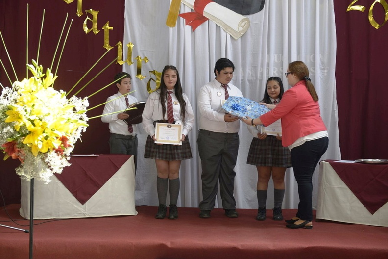 Licenciatura de 8° Básico de la Escuela Puerta de la Cordillera 18-12-2019 (29).jpg