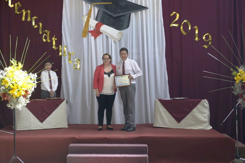 Licenciatura de 8° Básico de la Escuela Puerta de la Cordillera 18-12-2019 (199).jpg
