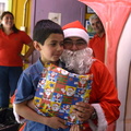 Viejito Pascuero finaliza entrega de regalos en Pinto 23-12-2019 (179)