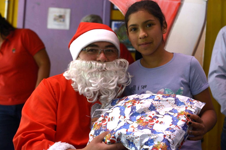 Viejito Pascuero finaliza entrega de regalos en Pinto 23-12-2019 (291)