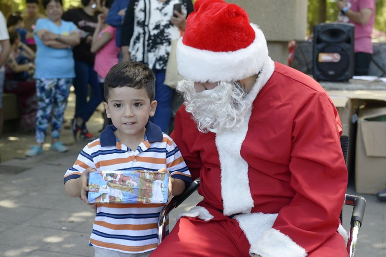 Viejito Pascuero finaliza entrega de regalos en Pinto 23-12-2019 (344)
