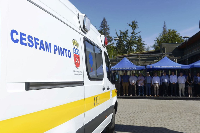 Nueva Retroexcavadora y Ambulancia 4X4 para la comuna de Pinto 09-03-2020 (4)