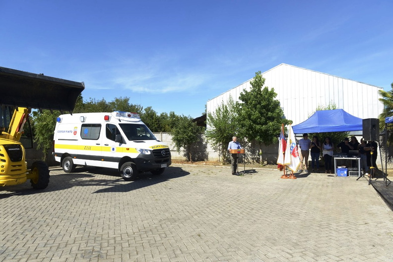 Nueva Retroexcavadora y Ambulancia 4X4 para la comuna de Pinto 09-03-2020 (11).jpg