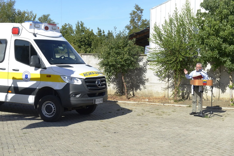 Nueva Retroexcavadora y Ambulancia 4X4 para la comuna de Pinto 09-03-2020 (27).jpg
