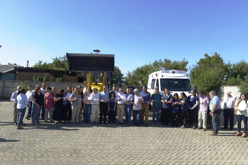 Nueva Retroexcavadora y Ambulancia 4X4 para la comuna de Pinto 09-03-2020 (59)