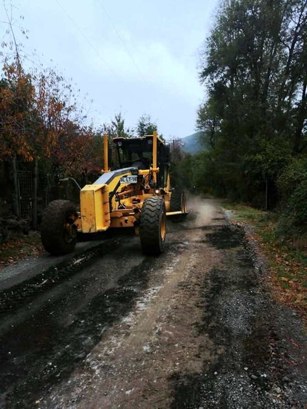 Equipo municipal continúa con la reparación de caminos en Pinto 22-05-2020 (5)