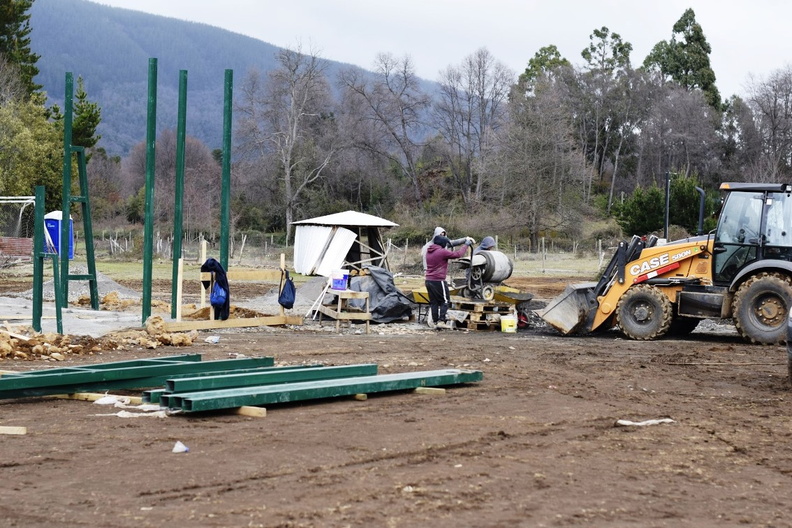 Construcción de dos nuevas canchas de futbolito de pasto sintético en Pinto 18-08-2020 (7)