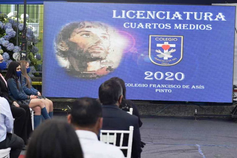 Ceremonia de licenciamiento de cuartos medios del Colegio Francisco de Asís 18-12-2020 (11).jpg
