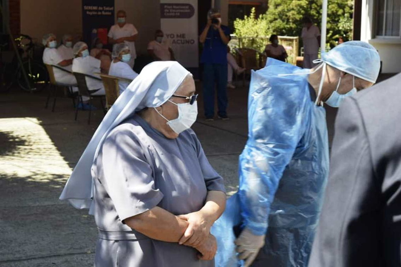 Proceso de vacunación en el Hogar de ancianos Jesús de Nazaret de Pinto 20-01-2021 (12).jpg