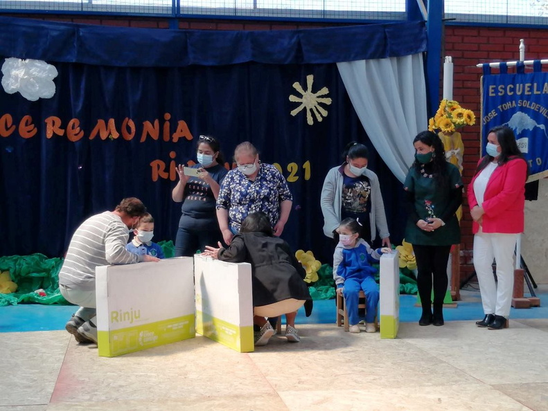 Entrega de RINJU a niñosas de pre kínder fue realizada en la escuela José Toha Soldevila de Recinto 27-10-2021 (4)