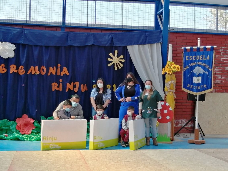 Entrega de RINJU a niñosas de pre kínder fue realizada en la escuela José Toha Soldevila de Recinto 27-10-2021 (9)