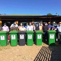 25 contenedores de basura recibieron vecinos de Los Canelos 28-10-2021 (2)