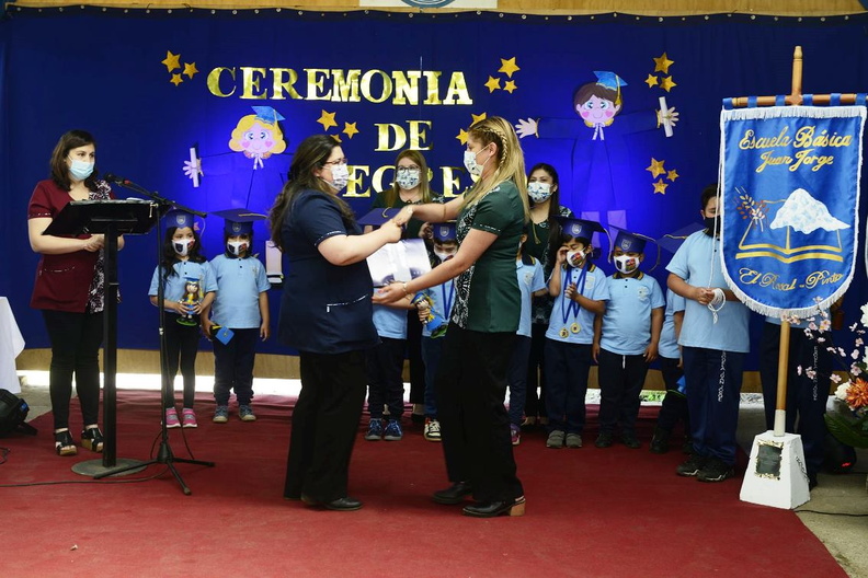 Celebración de egreso de niños y niñas de la Escuela Juan Jorge de El Rosal 14-12-2021-2 (22)