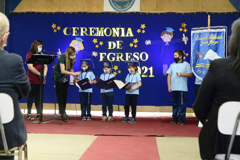 Celebración de egreso de niños y niñas de la Escuela Juan Jorge de El Rosal 14-12-2021-2 (30).jpg