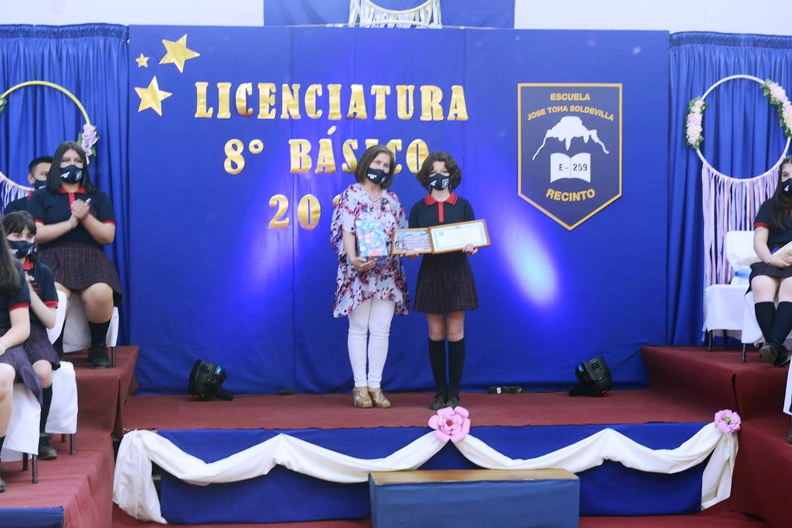 Licenciatura de Octavo Básico en la Escuela José Toha Soldevila 16-12-2021-2 (35).jpg
