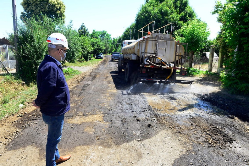 Se iniciaron los trabajos de aplicación de matapolvo a caminos municipales de la comuna 16-12-2021-4 (1).jpg