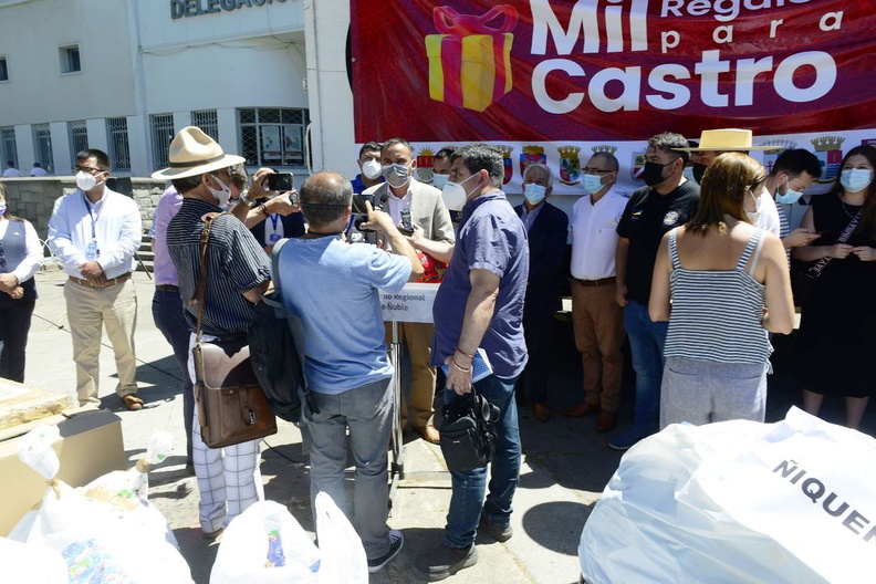 Colecta ''Mil Regalos para Castro'' 21-12-2021 (28).jpg