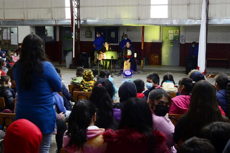 Intervención artística Circense fue realizada en la escuela Puerta de la Cordillera 25-04-2022 (2).jpg