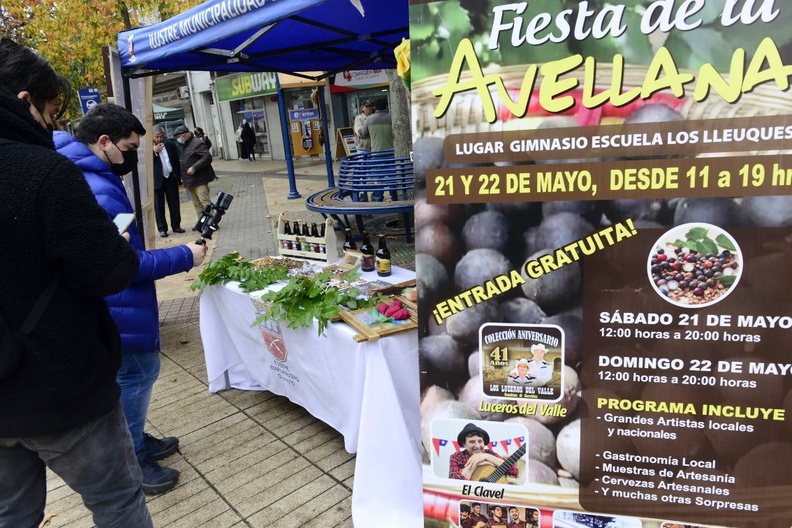 Punto de prensa en el paseo Arauco de Chillán para promocionar la gran Fiesta de la Avellana versión 2022 19-05-2022 (15)