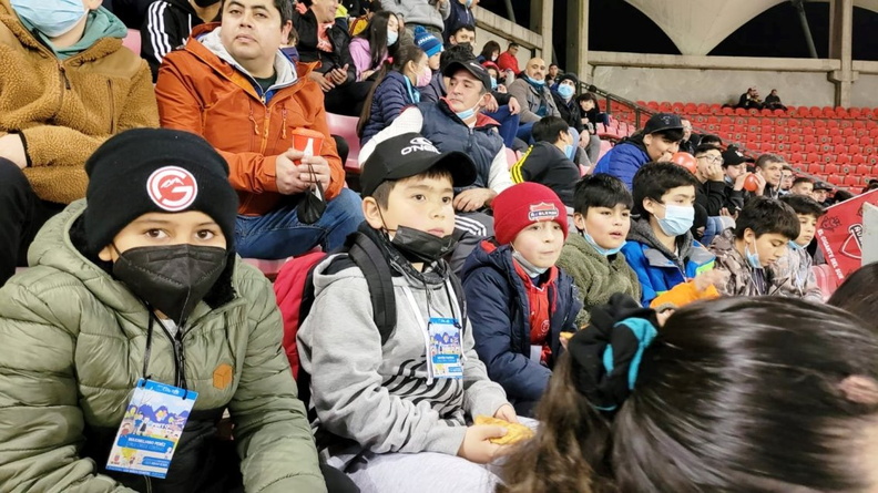 Chile Crece Contigo en conjunto con Oficina de Deportes Municipal invitaron a niños y niñas a conocer el Estadio Nelson Oyarzún Arenas 26-07-2022 (3)