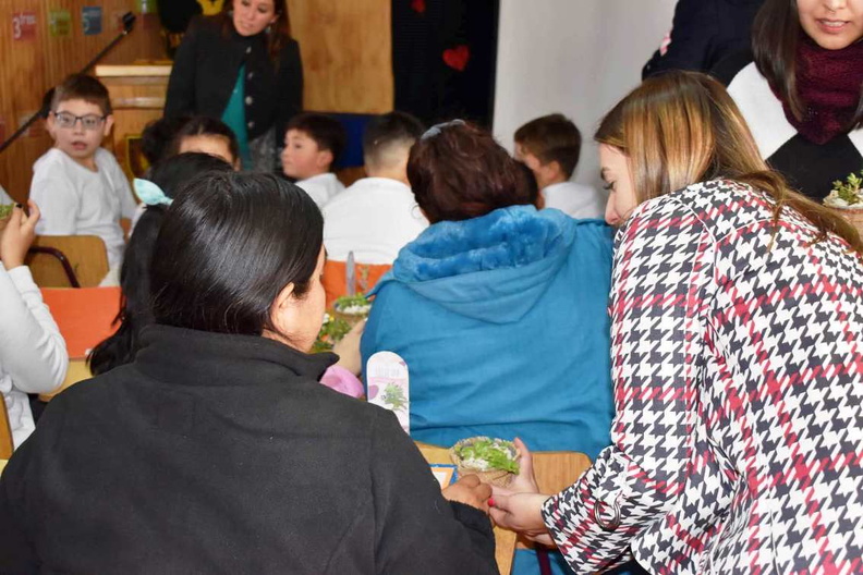 Oficina Local de la Infancia junto a Chile Crece Contigo celebraron a las mamitas de la Escuela Santa Eduviges 12-05-2023 (19).jpg