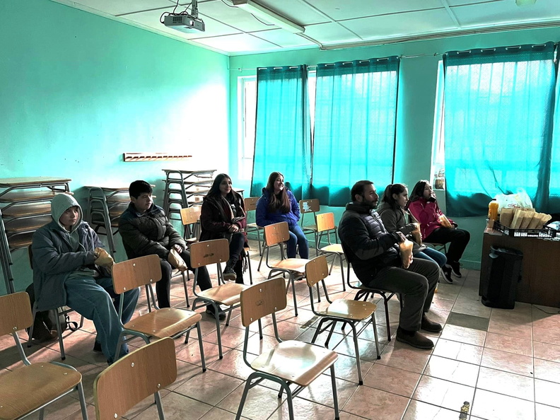 Niños y niñas del sector cordillerano disfrutaron de Videojuegos y Cine en vivo en la Escuela José Toha Soldevila 11-07-2023 (6)