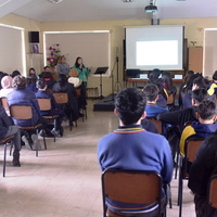 Alcalde visitó el colegio Francisco de Asís donde funcionarios de Senda realizan conversatorio comunal de prevención