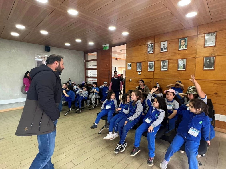 Estudiantes de la Escuela Javier Jarpa Sotomayor visitan el municipio 10-10-2023 (14)