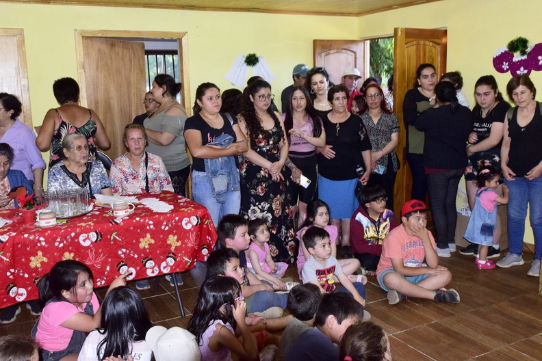 Visita del viejito Pascuero en El Rosal 2 26-12-2023 (21)