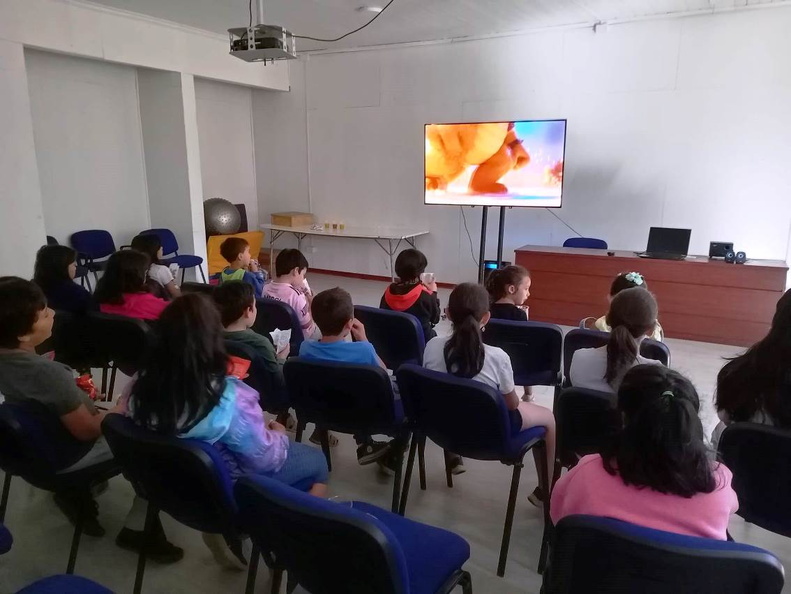 Biblioteca en terreno “Cine para niños en Recinto” 31-01-2024 (2)