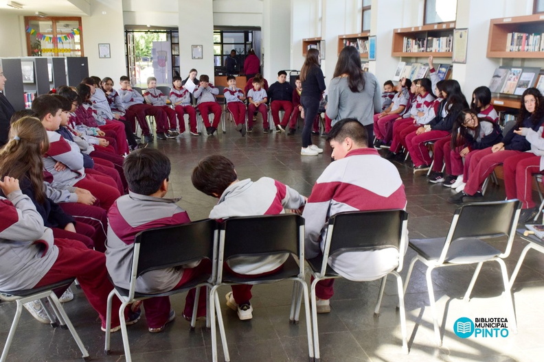 Conversatorio contra el ciberacoso junto a estudiantes de la Escuela Puerta de la Cordillera 21-03-2024 (1)