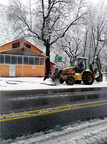 Retroexcavadora municipal limpia la nieve de los caminos de Las Trancas 11-06-2018 (2)