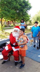 Viejito Pascuero continúa entrega de regalos en Pinto 18-12-2019 (170)